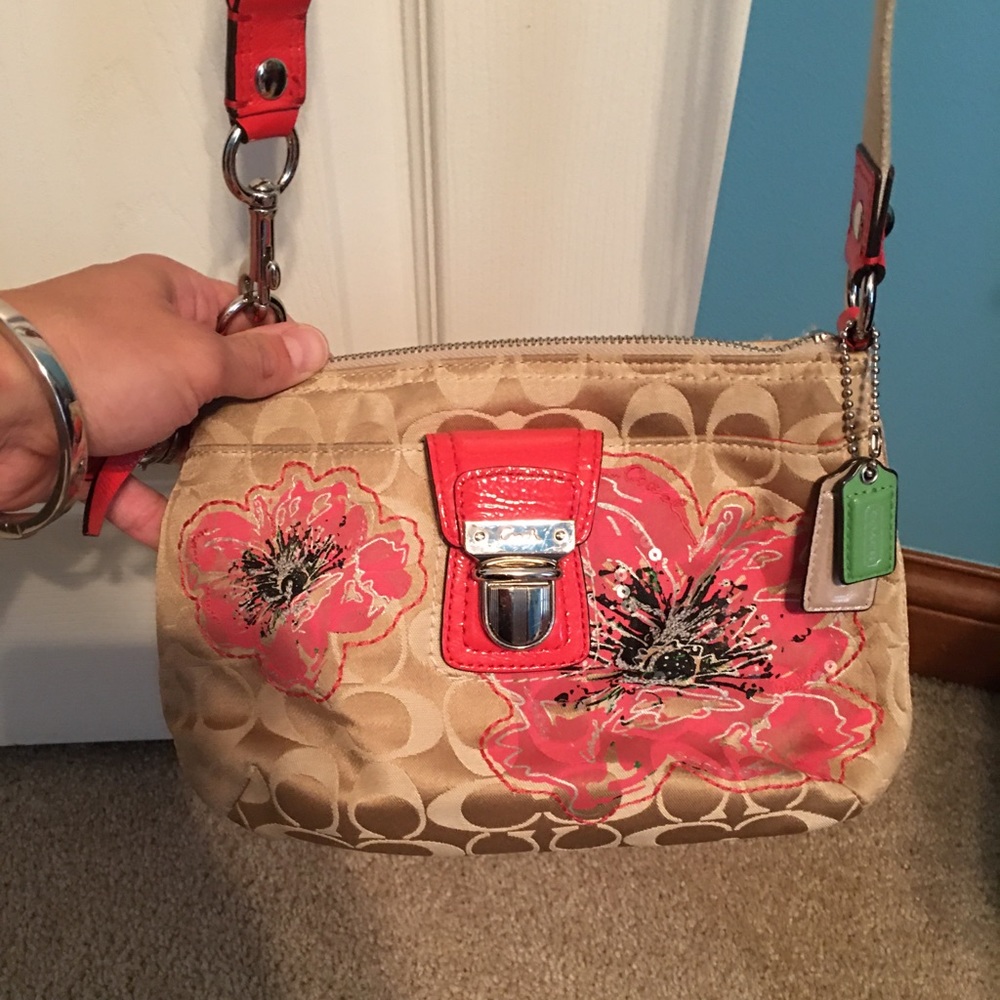 Coach poppy hand bag with strap